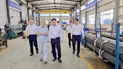 杨丹华到城关红塔镇调研重点工作开展情况