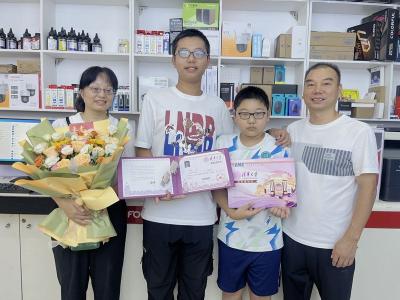 房县学子郭嘉收到全县首封清华大学录取通知书