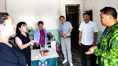 县委政法委：开展系列活动庆“七一”