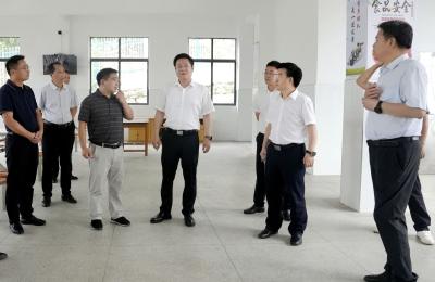 谢晓鸣强调：聚焦解决群众身边急难愁盼问题 深入整治群众身边不正之风和腐败问题