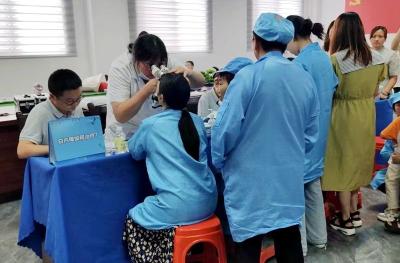 房县工商联：联合爱尔眼科开展义诊进企业活动