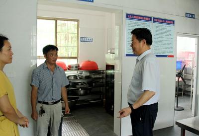 房县教育局专项督查学校食品安全和膳食经费管理突出问题