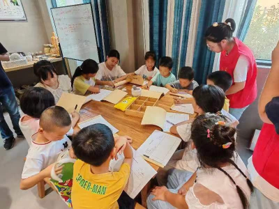 房县白鹤镇：“希望家园”暑期班 点亮儿童的梦想与希望