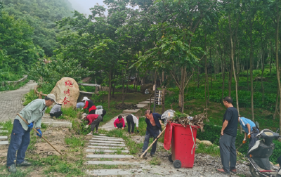 陈家铺村新时代文明实践志愿者用实际行动守卫碧水蓝天