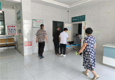 心系群众办实事  紧急送医解民忧