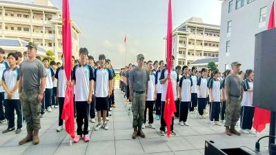 房县职校：新生军训全面启动