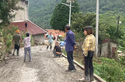 尹吉甫镇：乡村道路换新颜 共同缔造暖人心