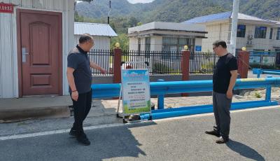  房县农机服务中心：绿色通道助力颗粒归仓  