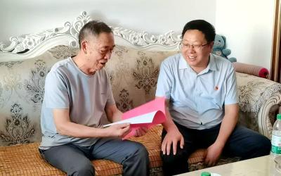 房县实验中学：温情入户 共话教育改革新篇章