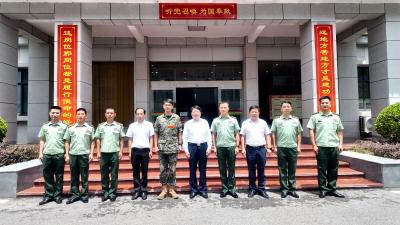 副市长龚举海来我县开展“八一”慰问