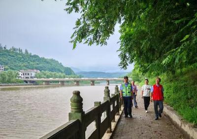 军店小学：开展暑期“防溺水安全教育”家访活动