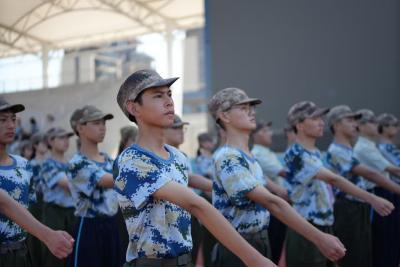 房县第一中学：举行2024级新生军训汇报表演暨总结表彰大会