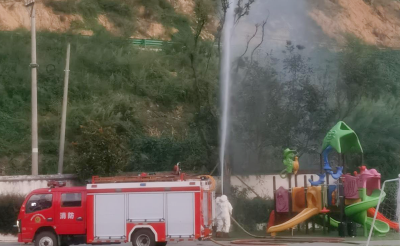 土城镇：消防员化身先“蜂”战士守护校园安全