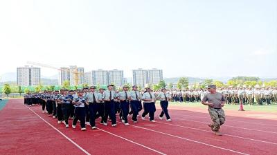 房县人武部检查房县一中新生军训工作