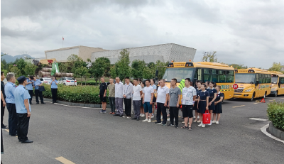 房县开展2024年秋季开学前校车安全联合检查