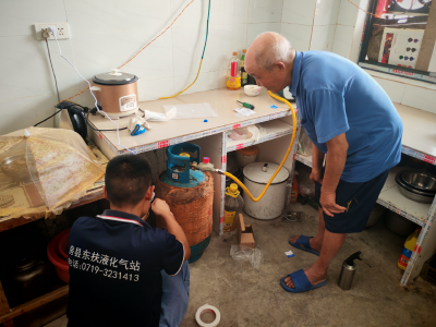 城关镇安装燃气“三件套”护好居民“安全事”