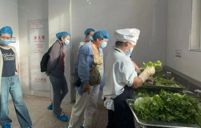 城关镇第二幼儿园：为爱试餐 共护食安