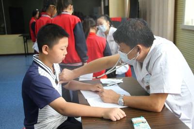房县东城小学：体检护航 健康成长