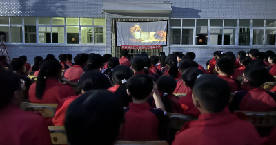 中坝学校：观看红色电影  汲取精神力量