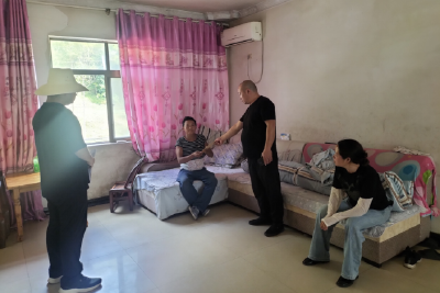 爱心汇聚，点燃希望——窑淮镇淮水村为重病村民捐款献爱心