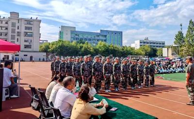 房县城关一中新生军训成果展示圆满落幕