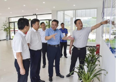 曾诗军到房县同相天然气公司检查节前安全工作