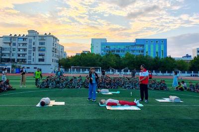 房县城关一中：掌握急救技能 紧握生命接力棒