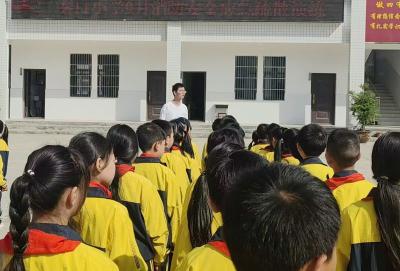 门古寺镇秦口小学组织开展消防演练活动