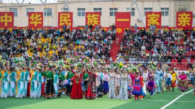 各民族一起来实现中华民族伟大复兴的中国梦——以习近平同志为核心的党中央推动铸牢中华民族共同体意识纪实