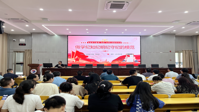 房县一中：明纪守纪 争做模范