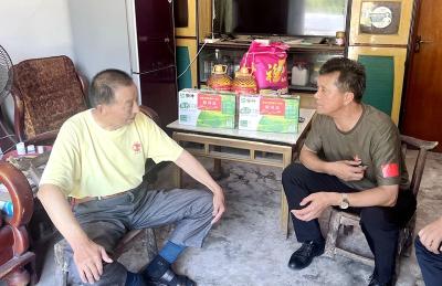 房县关爱退役军人协会开展“五帮六送”活动