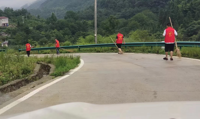 沙河乡：养好公路　保障畅通