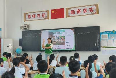 军店初中：多措“赋新提能”促进新教师快速成长