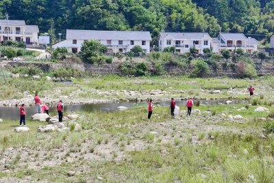 沙河乡：巡河保洁在行动 志愿“红”守护生态“绿”