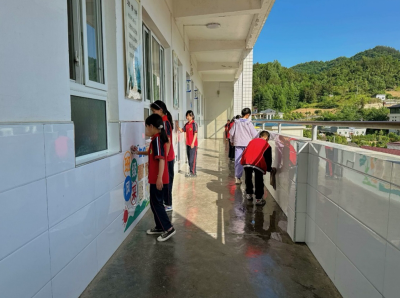 中坝学校：校园大扫除  劳动促成长