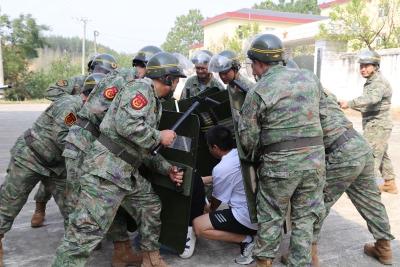 房县人武部扎实开展国庆节日值班战备拉动演练