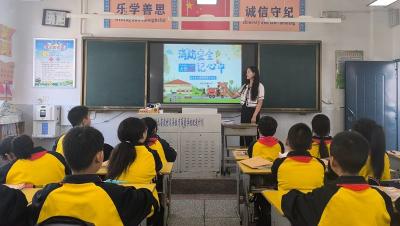 房县东城小学：开展消防应急疏散逃生演练