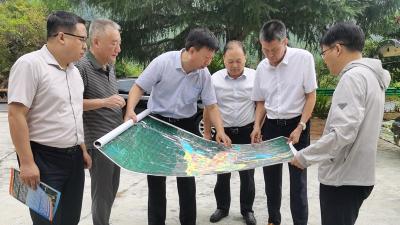 市政协调研房县至五峰高速公路房县段项目进展情况