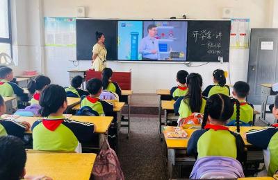 军店镇：组织师生收看十堰市《开学第一讲》