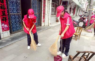 大木厂镇大木小学：文明实践育人 志愿清扫靓园