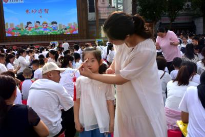 房县各学校开展多彩课堂 上好“开学第一课”