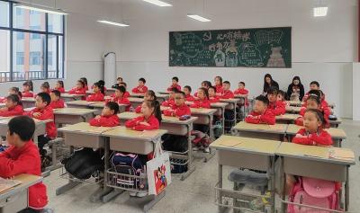 房县东城小学晓阳校区：“推门听课”观常态 把脉课堂促成长