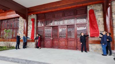 我县举行老干部党校、诗经城老年大学揭牌仪式暨老干部重阳节活动