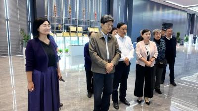 市委统战部离退休干部来房开展主题调研活动