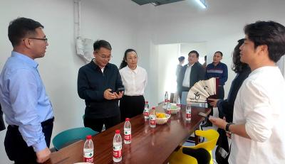 新华社湖北分社社长惠小勇一行来房县调研