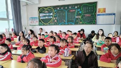 县实验小学： 扎实开展教研活动  提高学生艺术素养