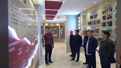 县城市管理执法局开展重阳节活动