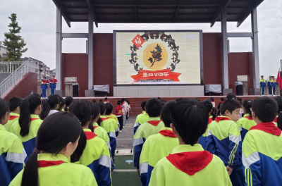 军店小学：献礼建队日  温暖重阳节