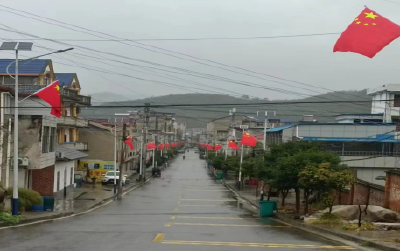 县保健院：驻村帮扶真情为民新增路灯续航光明