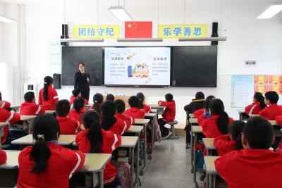 房县东城小学晓阳校区：法伴成长 “未”你而来